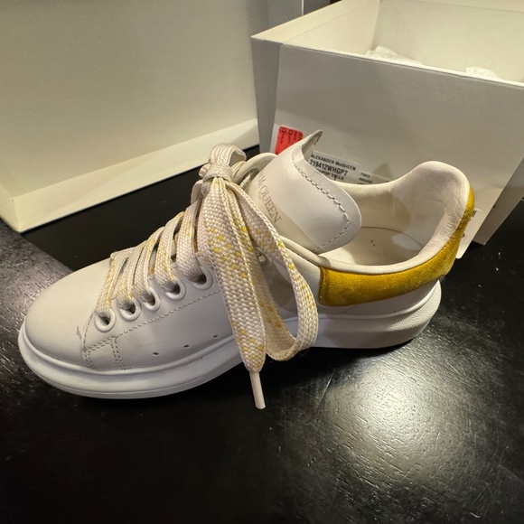 Alexander McQueen yellow oversized sneaker 35